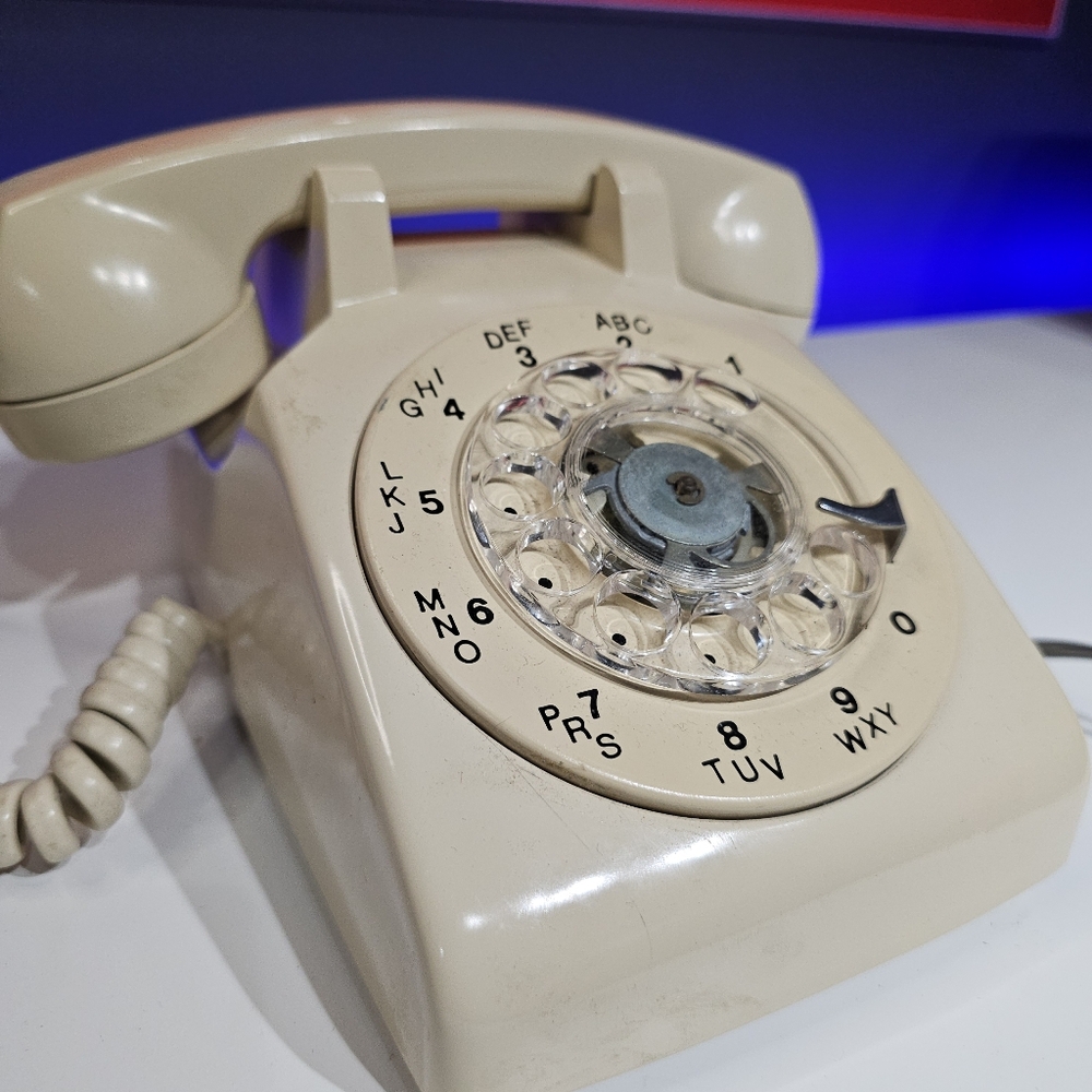 Vintage Cream Rotary Phone **TESTED